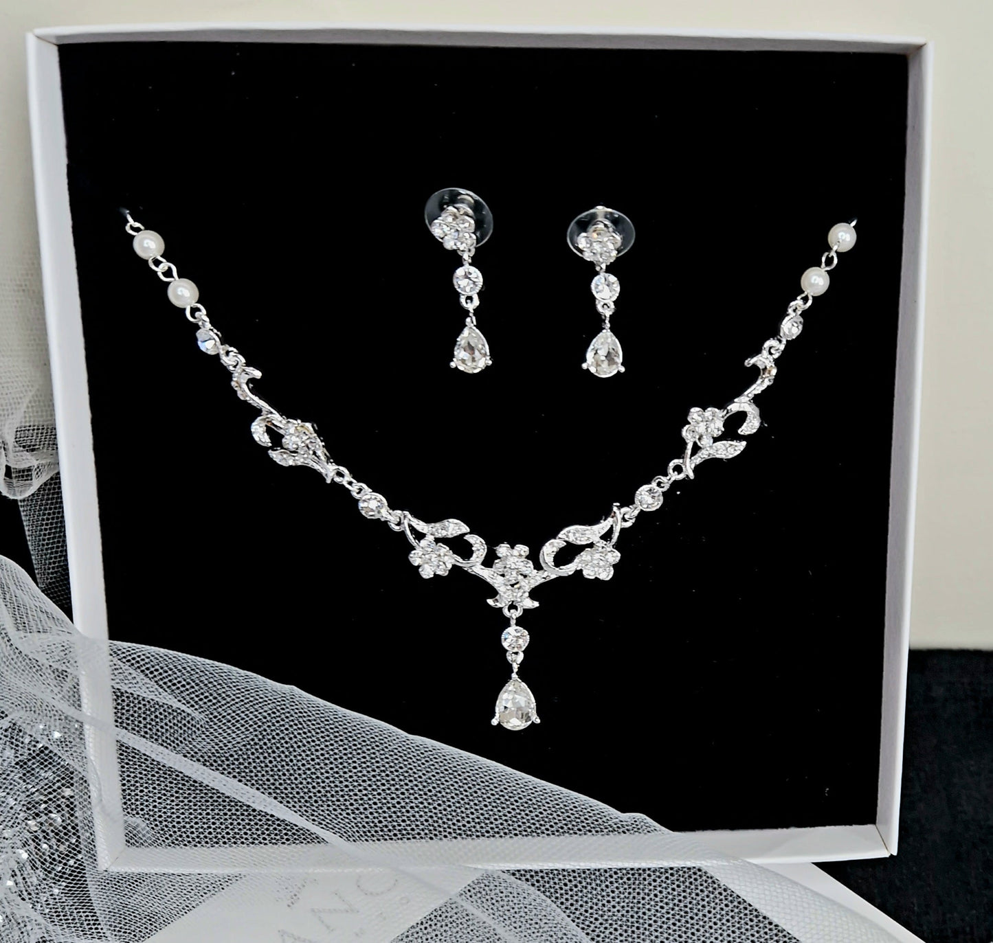 Necklace & Earrings set