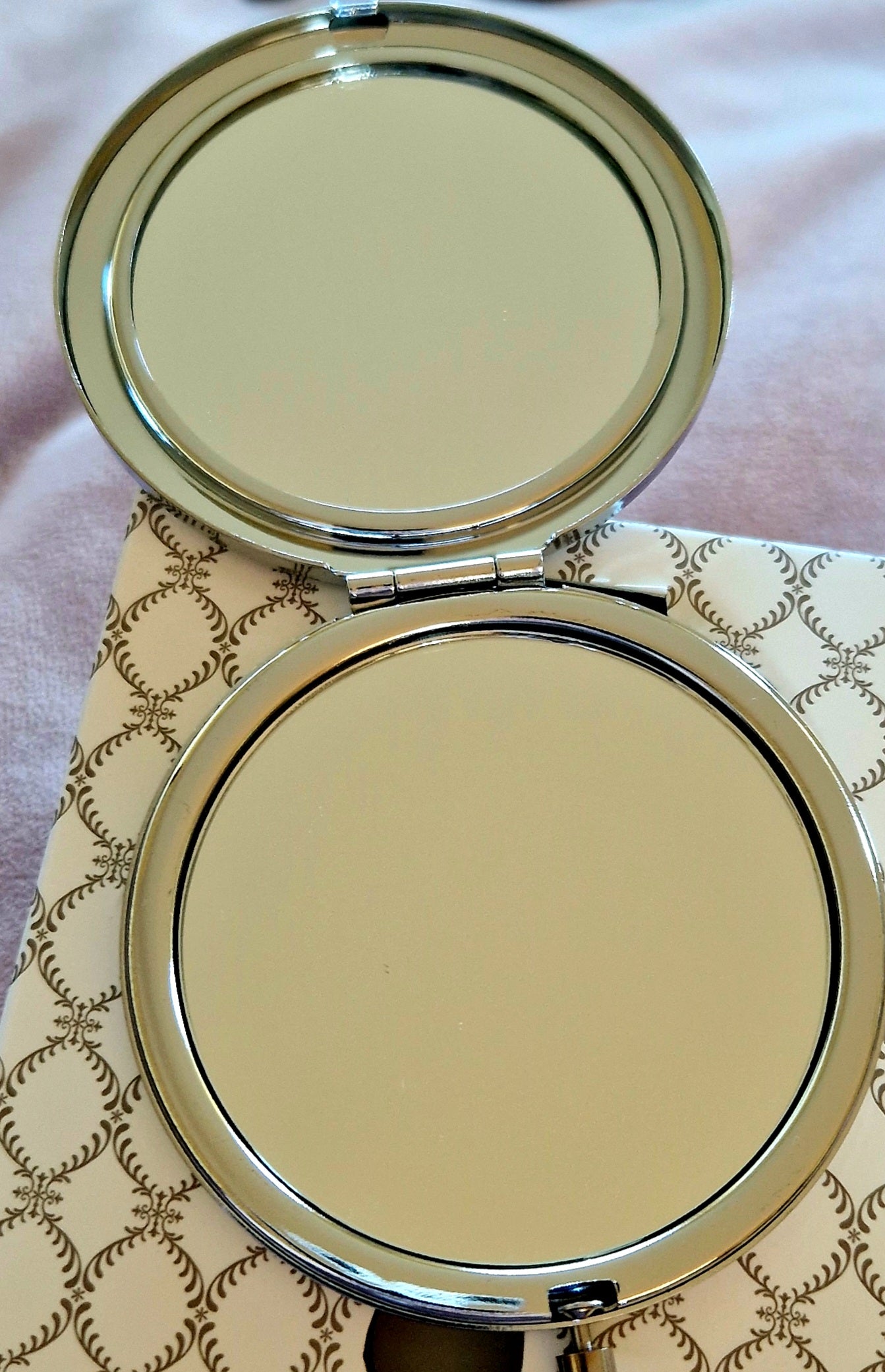 Mirror Compact Vintage Pearl