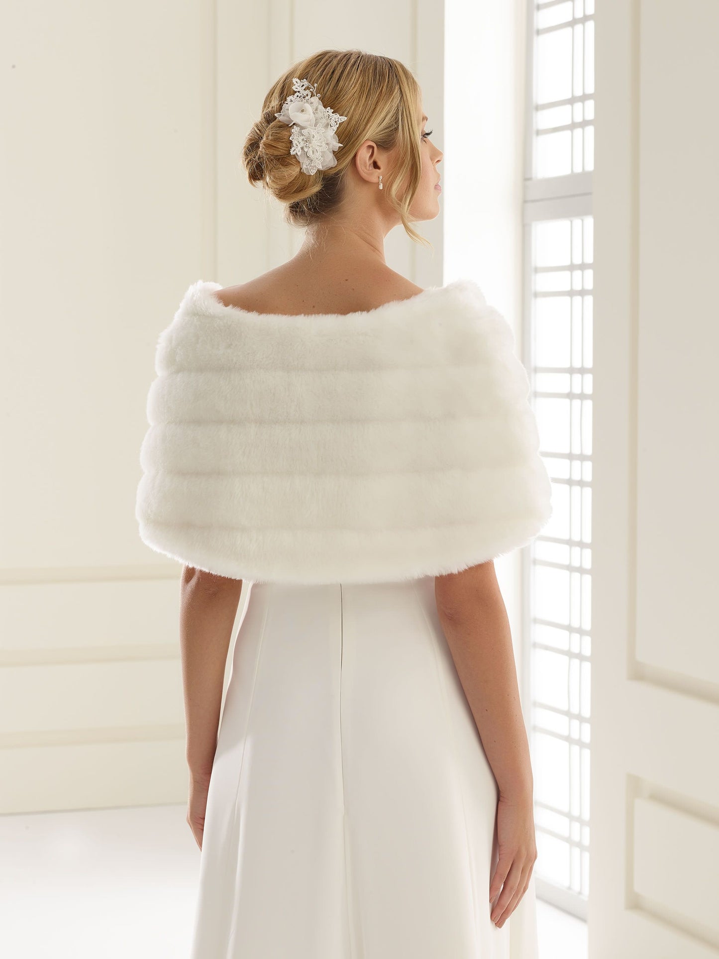 Cape Wrap Faux Fur with Bow Ivory